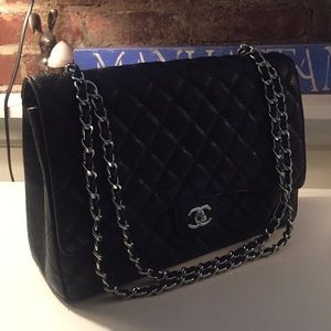 Chanel 1:1 black leather shoulder bag